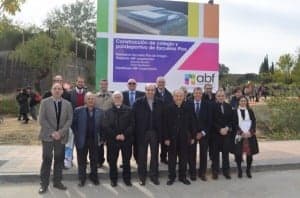 Autoridades escolapias y civiles ante el nuevo colegio. José Luis Pano.
