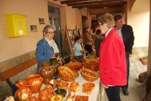 Uno de los puestos de alfarería. JLP.
