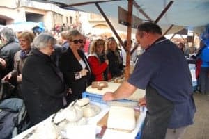 Puesto de agroalimentación en Naval. JLP.
