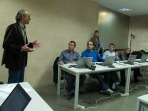 Gutiérrez en el inicio del taller. 