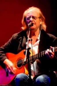 Luis Eduardo Aute. 