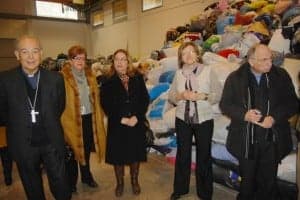 El obispo y la alcaldesa de Monzón en su visita a las instalaciones. JLP.