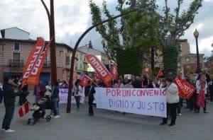 Manifestantes por las calles de Barbastro. JLP.