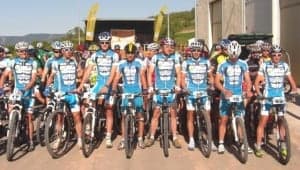 Equipo del Club Ciclista Barbastro en la salida. 