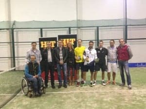Los ganadores y colaboradores del torneo. 
