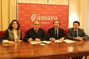 Firma del convenio entre la Cámara y el BBVA. 