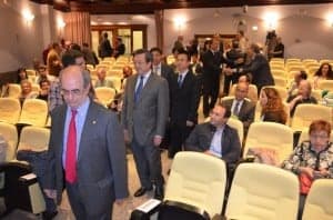 El embajador entrando en la UNED. JLP.