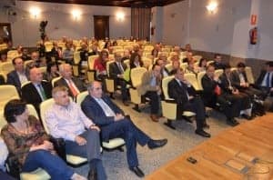 Numerosa afluencia de público en la conferencia. JLP.