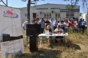 Rueda de prensa entre la maleza. JLP.