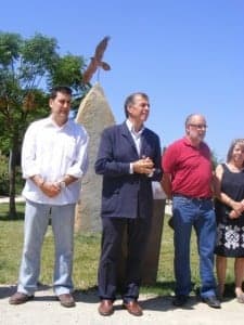 Inauguración de la escultura en La Mina. 