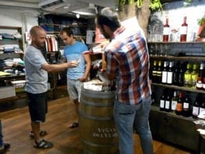 Cata de uno de los vinos de Beroz. 