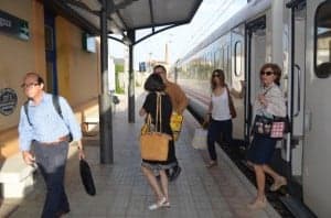 Pasajeros llegando desde Zaragoza. JLP.