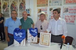 Victorino padre e hijo con Florentino Fuentes y un amigo de la familia. JLP.