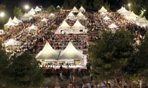 Gran ambiente en la Muestra Gastronómica. Cinta Bosch. 