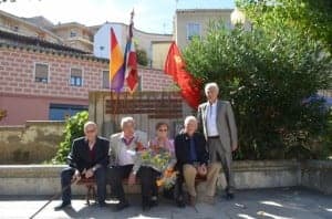 Los guerrilleros junto al hijo de Joaquín Arasanz, de pie. JLP.