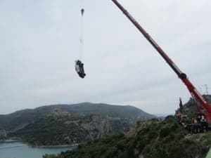 Trabajos de rescate del vehículo del pantano de El Grado. JLP.