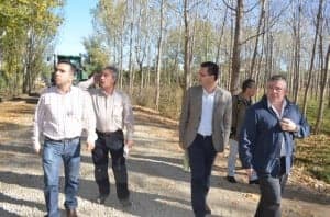 Las autoridades por la chopera. JLP.