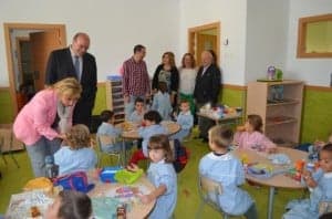La consejera Serrat en su visita a Monzón. JLP.