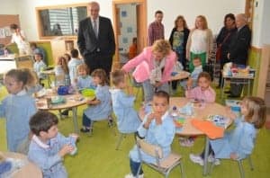 La consejera en su vista al nuevo colegio. JLP.