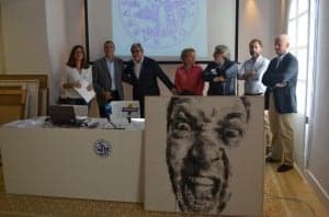 La obra ganadora junto al jurado. José Luis Pano.