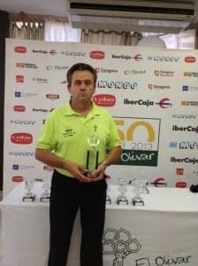 Carmelo Garcés con el trofeo. 