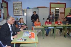 Suárez en la presentación de los manuales. JLP.