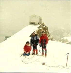 Los montañeros a la salida del refugio.
