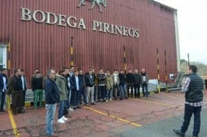 Visita a Bodega Pirineos de la jugadores del Huesca. JLP.