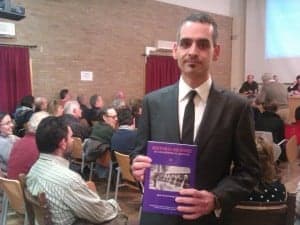 El autor con su obra. JLP.
