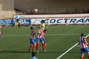La defensa del Monzón estuvo muy intensa durante todo el partido. Carlos Marco.