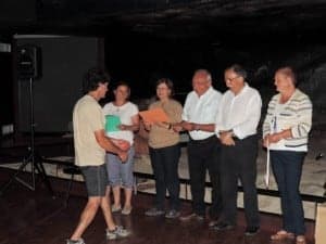 Entrega de diplomas en el espacio de la cueva fuente del trucho.