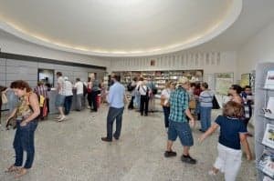 Interior de la Oficina de Turismo de Torreciudad