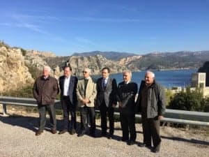Foto grupo con embalse Santa Ana de fondo