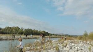 Los niños pescando en el coto del Cinca. PAPA LEVAME A PESCAR 104