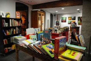 Exposición libros juveniles Librería Ibor_Ronda Somontano.