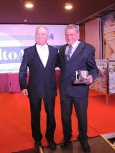 El jotero Paco Lasierra con el cura (1)