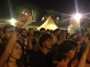 Público en una de las actuaciones en el escenario Ambar