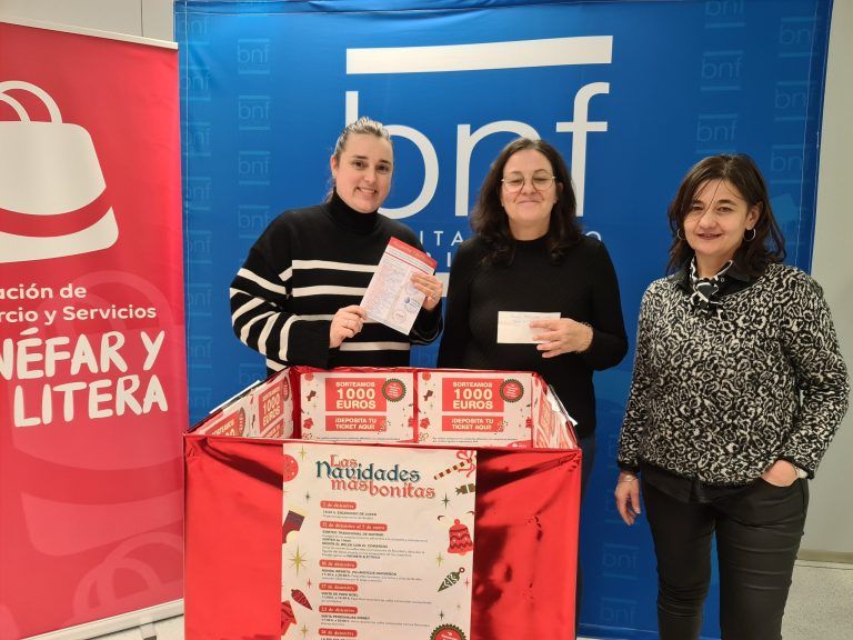 Julia Fernández gana los mil euros del sorteo de Navidad de la Asociación de Comercio y del Ayuntamiento Binéfar
