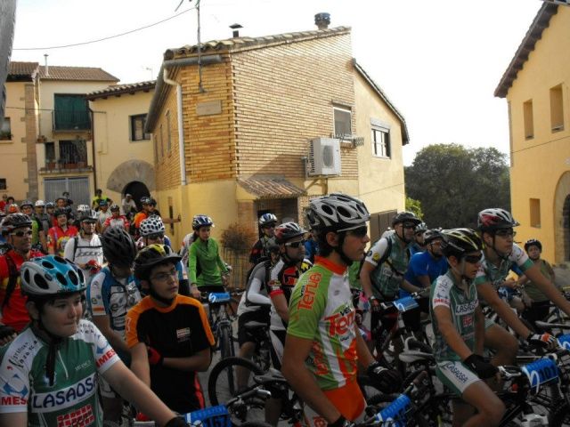 Un centenar de ciclistas recorren el valle de la Gloria en la I marcha cicloturista en BTT