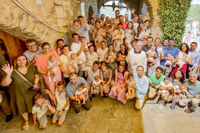 28 bebés presentados a la Virgen de Torreciudad