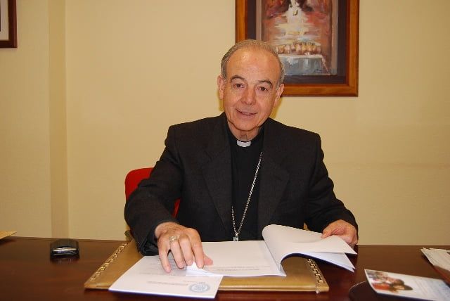 Milián en su despacho. (Foto:JLP) obispado barbastro monzon