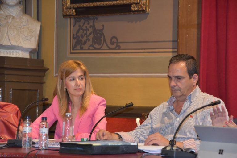 CS Barbastro logra el apoyo del Ayuntamiento para pedir a la Comarca que implante un teléfono de emergencia en la atención de los servicios sociales