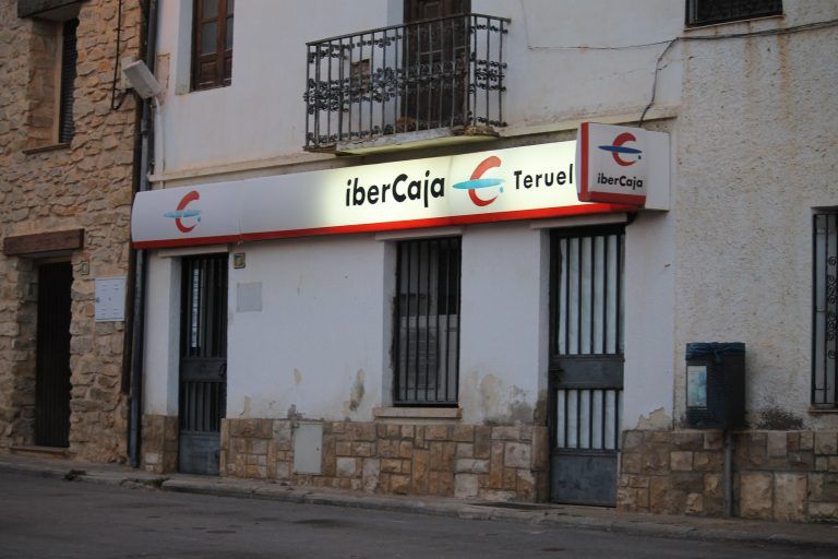 Aragón Existe denuncia que los pueblos siguen sin los cajeros automáticos que anunció el Gobierno de Aragón hace un año