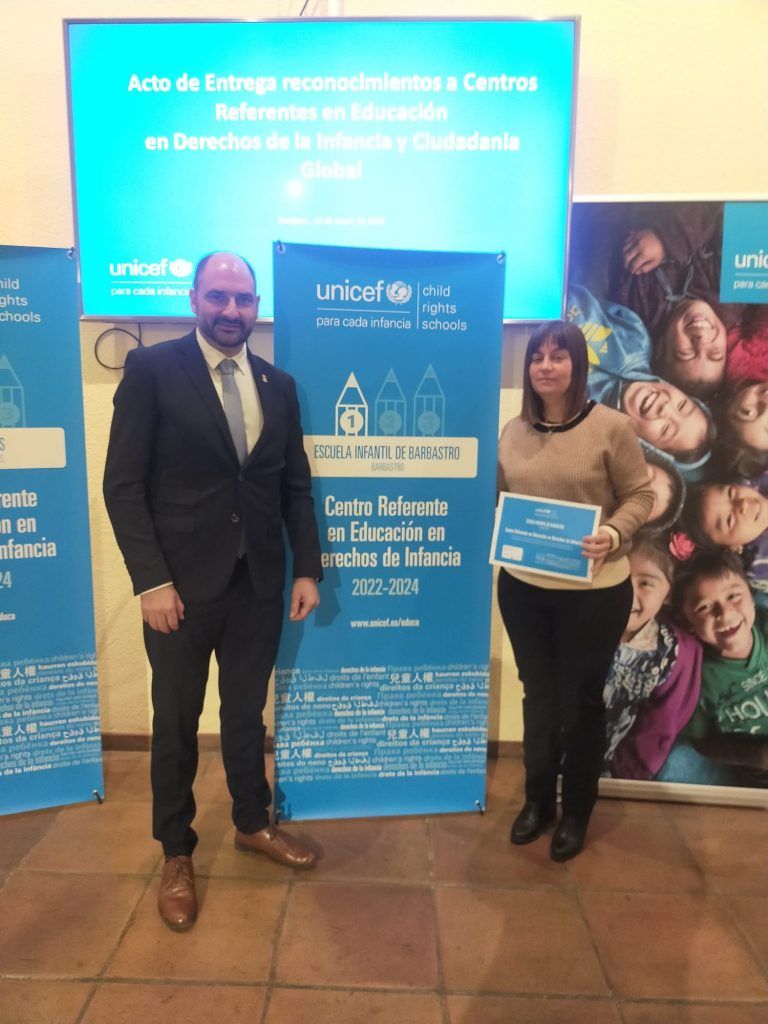 Entrega del diploma como Centro Referente de UNICEF a la Escuela Municipal Infantil de Barbastro
