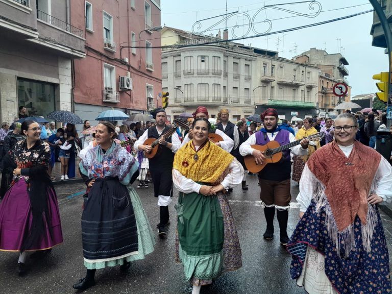 Barbastro desafía a la lluvia y celebra todos los actos previstos del primer día de sus Fiestas