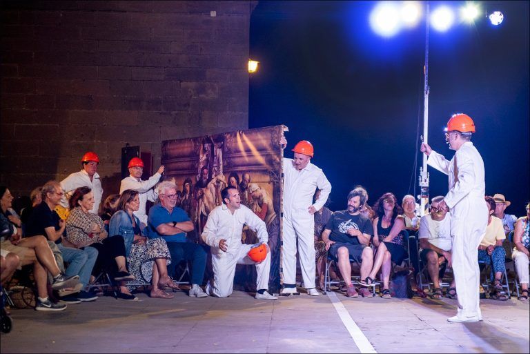 El elenco de “GuggenJeim” desplegó medio centenar de personajes que hicieron reír a carcajadas al público del Festival Manhattan