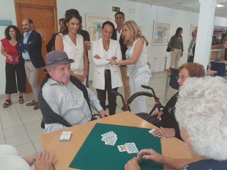 La consejera Carmen Susín conoce las unidades de convivencia de la Residencia de Mayores Las Huertas de Barbastro