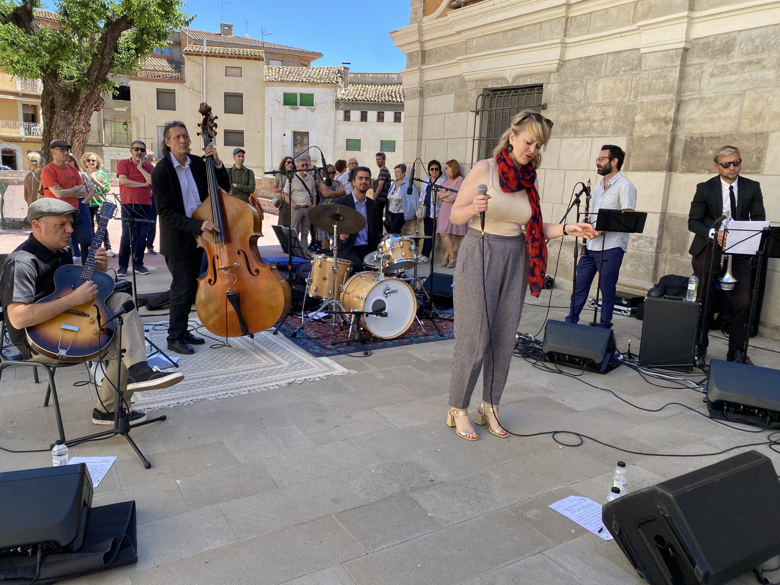 Tara Lowe and the jazz bombs