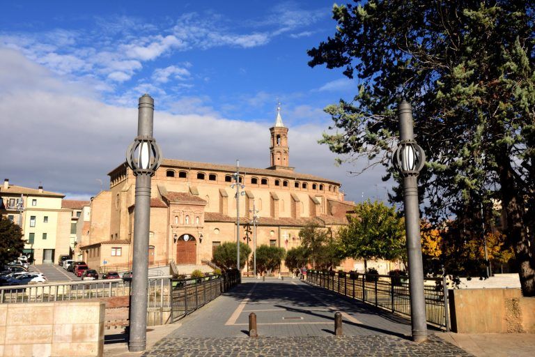 San Ramón y Semana Santa, dos grandes fiestas religiosas en Barbastro Obispos Aragón España Vaciada