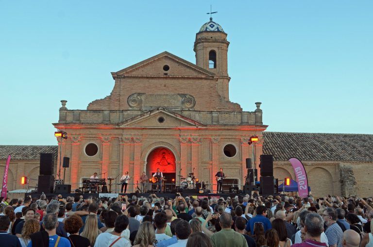 Multitudinario baño de nostalgia en el SoNna Huesca con Los Secretos
